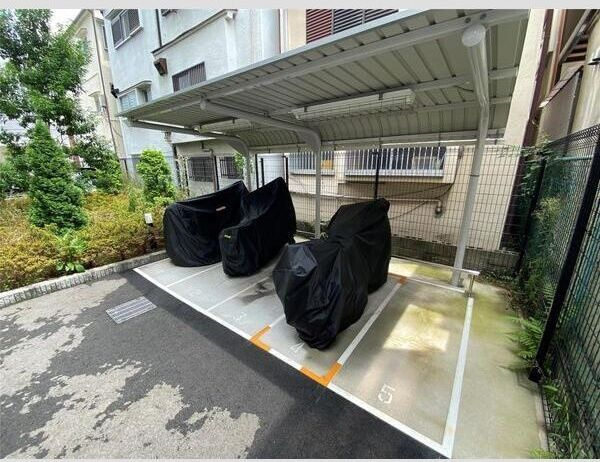 S-RESIDENCE三国WESTの駐車場