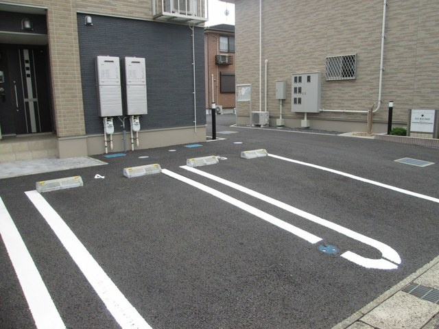 ブロフーモの駐車場