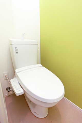 サヴォイ箱崎セントリシティ　2階のトイレ|別号室のものです。現状優先になります。