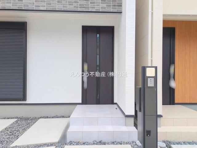 観音町233の玄関