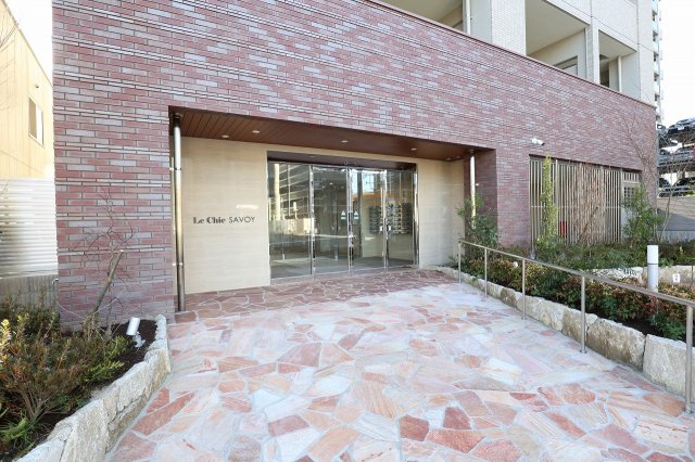 ラ・シック　サヴォイ　3階のエントランス