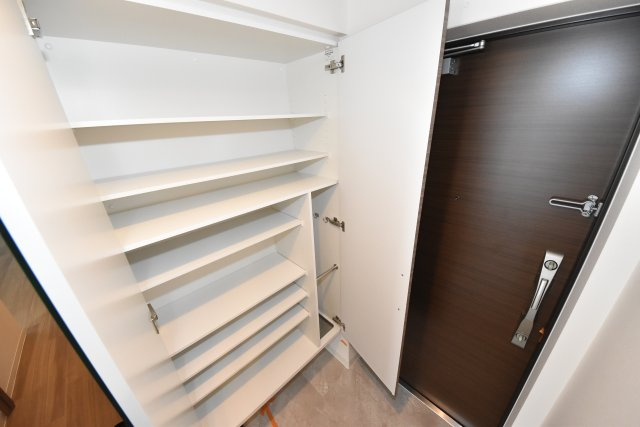 ラピシーヌ南堀江のその他共用部分|偶数奇数で色が違います