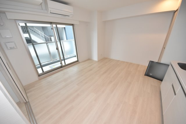 ラピシーヌ南堀江の居間・リビング|偶数奇数で色が違います