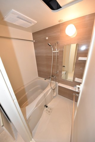 ラピシーヌ南堀江の浴室|偶数奇数で色が違います