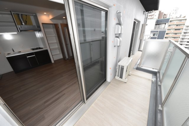 ラピシーヌ南堀江のバルコニー|偶数奇数で色が違います