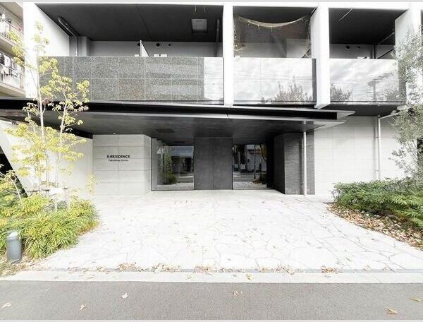 S-RESIDENCE福島Alovitaのエントランス