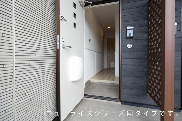 ヒュッゲ　ハウス　Ａ棟の玄関