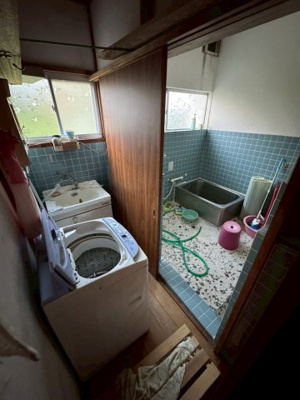 【洗面所】 | 岡山県津山市小田中　中古戸建 | 忙しい朝には欠かせない洗面所です