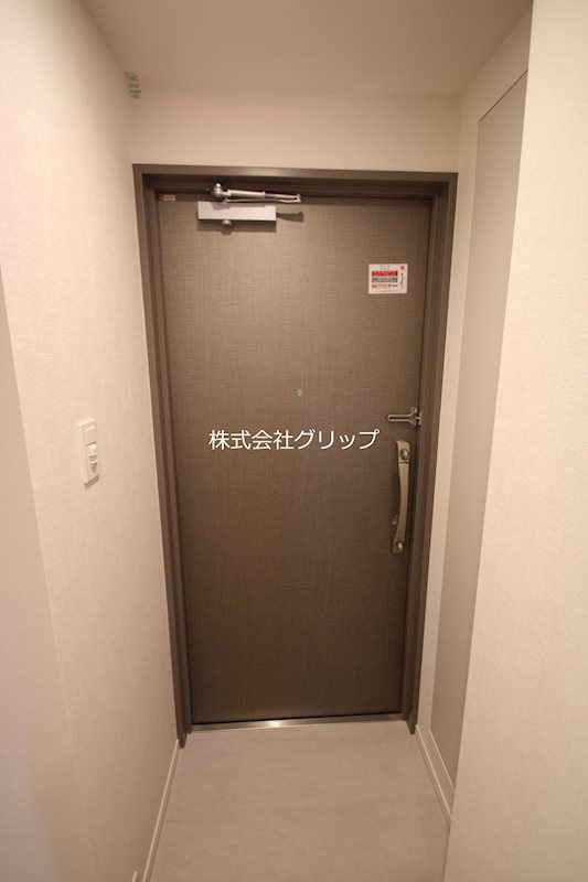 パークアクシス横浜阪東橋の玄関