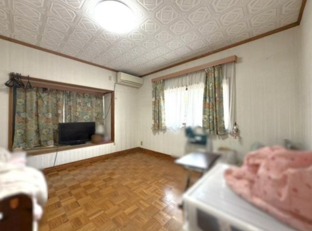 高知市朝倉戊　中古一戸建ての洋室|ゆったりした洋室です