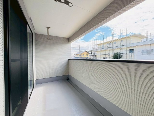 【商談中】ダイマルタウン　大垣市長松町第７　全４区画分譲のバルコニー|バルコニーは南向きで洗濯物もよく乾きます！強度と表面積硬度を持つFPRで防水しています。