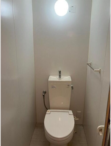 天神橋7丁目店舗付住宅のトイレ