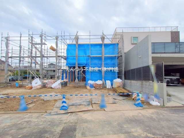 テラシエ西川町1期の前面道路含む現地写真