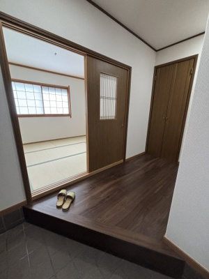 【玄関】 | 寝屋川市高宮新町一戸建て