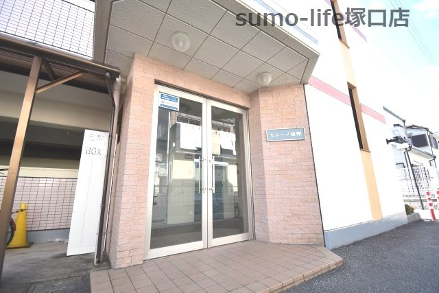 セレーノ稲野のエントランス