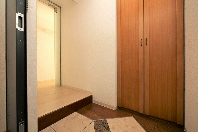 シティライフ京町堀の玄関