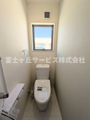 【トイレ】 | 豊橋市下地町 新築一戸建て 2号棟 | １F2F同タイプのトイレがあります