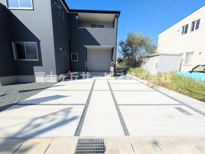 【駐車場】 | 豊橋市下地町 新築一戸建て 2号棟 | ３台駐車可能です