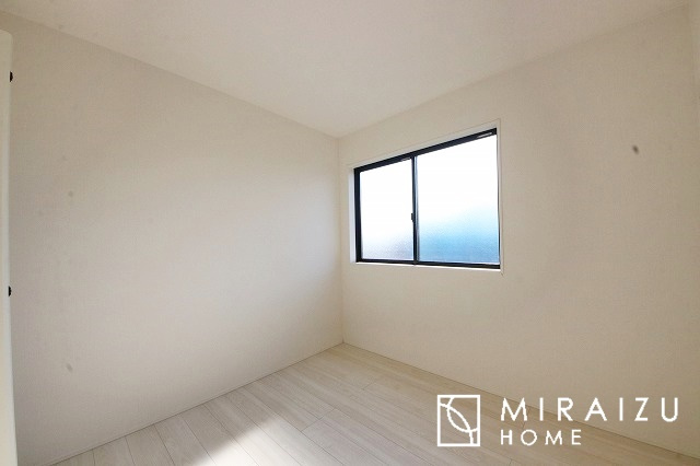 【洋室】 | 建物完成につき、実際のお部屋をごゆっくりご見学いただけます。お休みの日にご家族で見学はいかがでしょう。