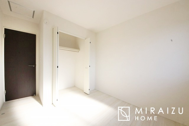 【寝室】 | 暮らしやすさを考えたプランで快適な現地ロケーションを実現。安らぎに満たされる、ゆとりのある日々を過ごせます♪