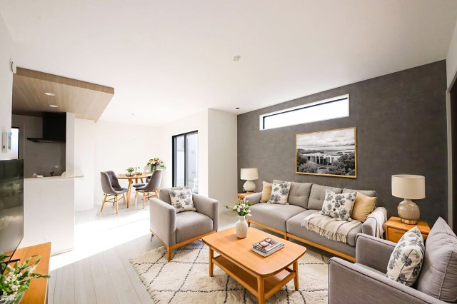 【居間・リビング】 | お子さんが宿題をしたり、ちょっとした作業もできる、家族みんながそれぞれの時間を過ごせるリビングです。