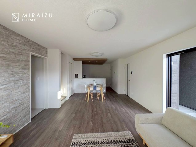 【居間・リビング】 | 窓が多いと温かな太陽の光と心地いい風が室内へと入ります。家族が集まるリビングは明るく過ごしやすいつくりです。窓が多いお家は住みやすい証です。