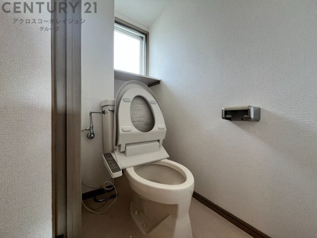 温水洗浄便座機能付きトイレです♪
