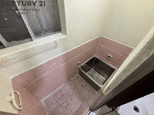 窓があり、換気できます。