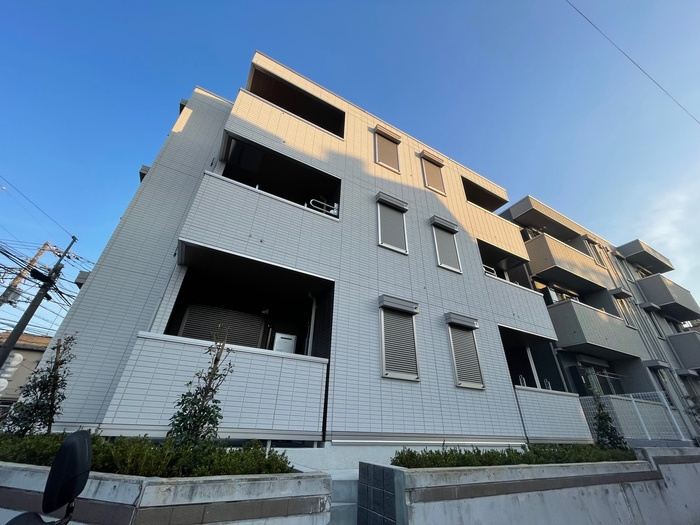 Polykatoikia N（ﾎﾟﾘｶﾃｲｷｱｴﾇ）