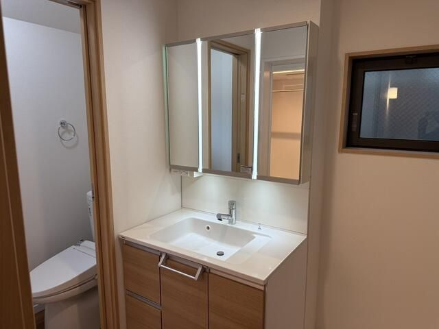 杉並区高円寺南３丁目　中古住宅の独立洗面台