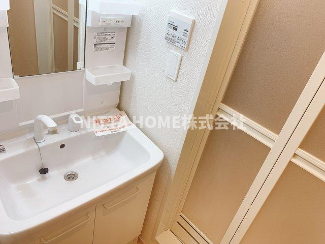 オーブ　コリーヌの洗面所|シャワー付きの洗面台もありますよ☆彡