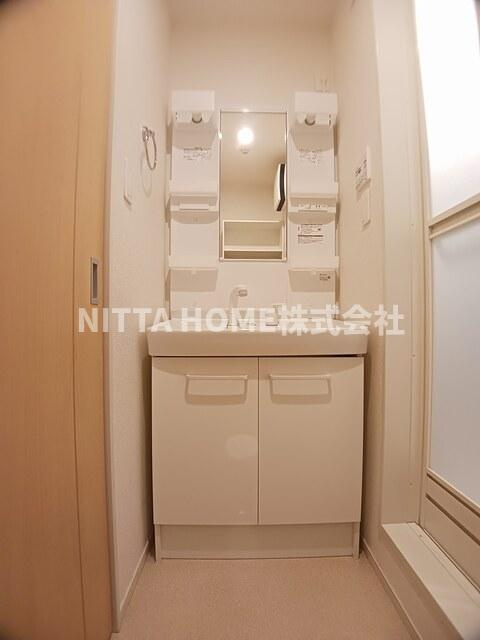 オーブ　コリーヌの洗面所|シャワー付きの洗面台もありますよ☆彡