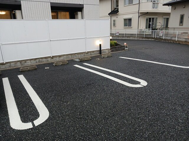 ディア　コート　並木の駐車場