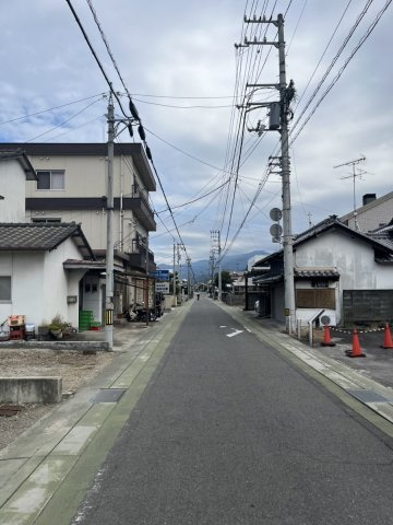 西条市小松町新屋敷【460】72.11坪の前面道路含む現地写真