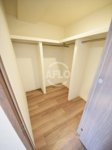 プレサンス心斎橋ニストの収納|プレサンス心斎橋ニスト　ウォークインクローゼット