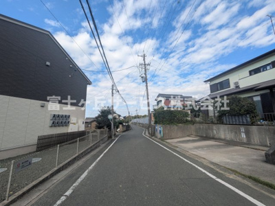 【前面道路含む現地写真】 | 豊橋市高師町 新築一戸建て | 前面道路です