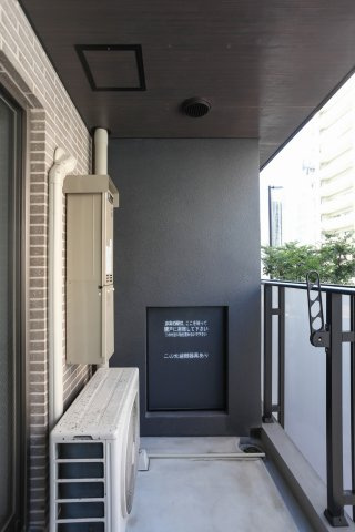 サヴォイラルカンジュ　7階のバルコニー|別号室のものになります。現状優先。