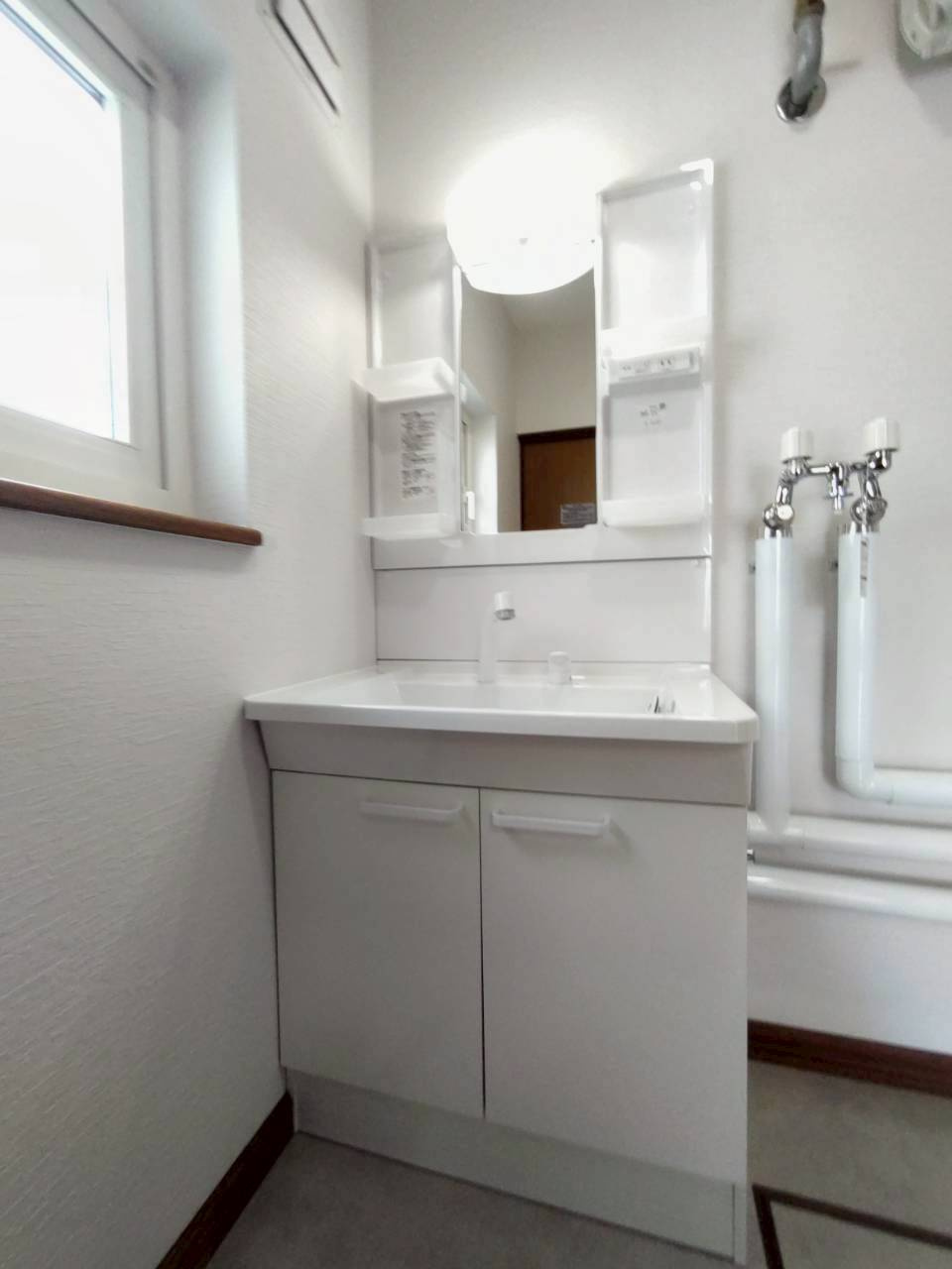 昭和北3丁目　リフォーム済中古住宅の独立洗面台