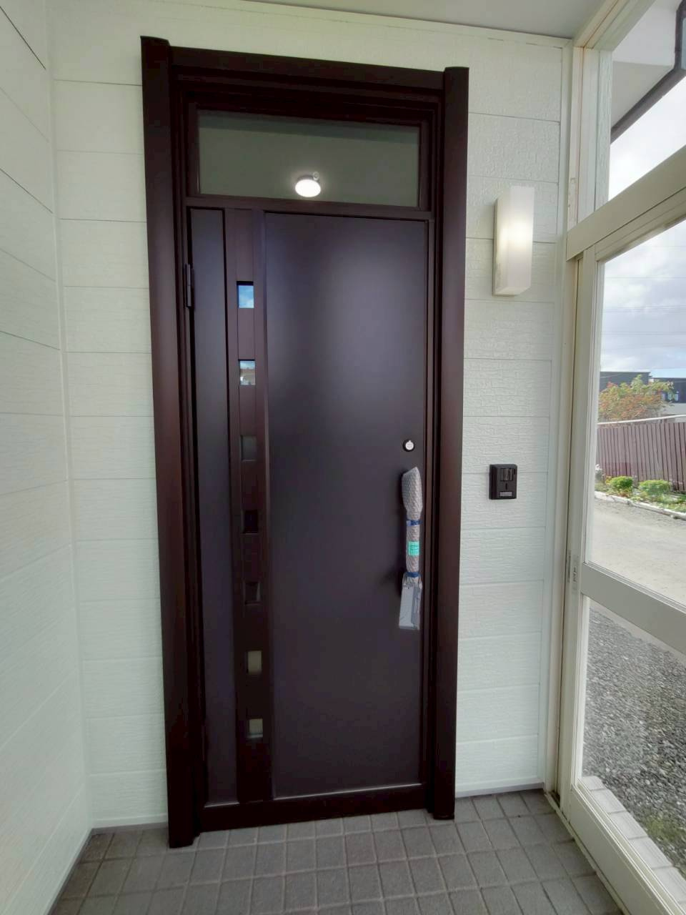 昭和北3丁目　リフォーム済中古住宅の玄関|風除室付き