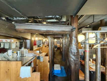 鳳城ビルの内装