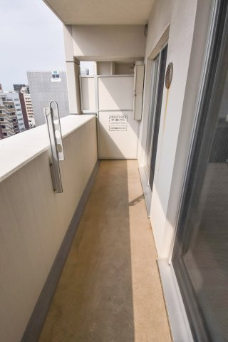 サヴォイザ・フォースフォー　6階のバルコニー|別号室のものになります。現状優先。