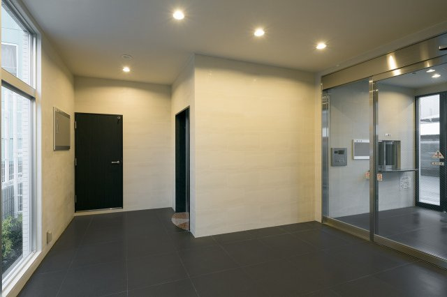 サヴォイザ・フォースフォー　6階のエントランス
