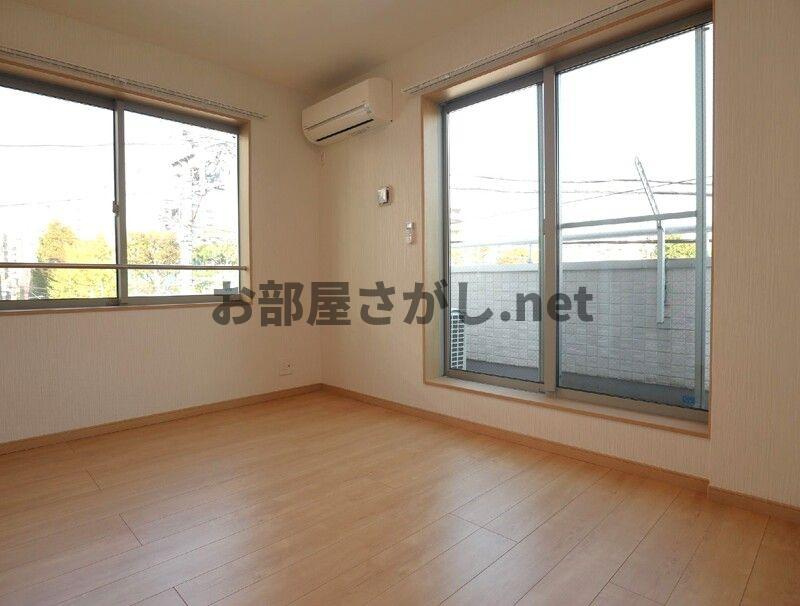 ルピナス清川【最上階✕角部屋／12月上旬入居可】の居間・リビング