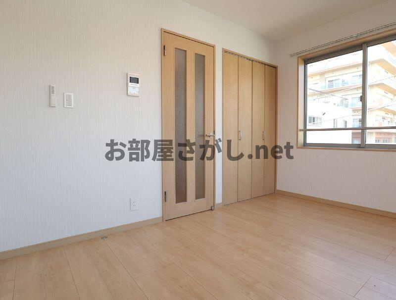 ルピナス清川【最上階✕角部屋／12月上旬入居可】の居間・リビング