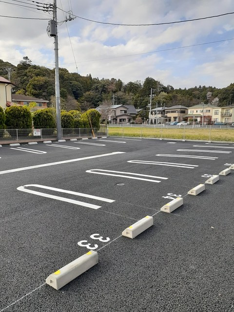 カーサリザイヤⅢの駐車場