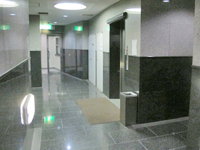 ＭＡＲＵＷＡ名駅ビル　のロビー