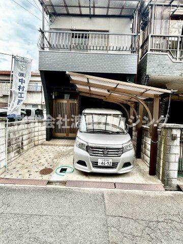宮野町一戸建の駐車場|ハイルーフ車もどうぞ