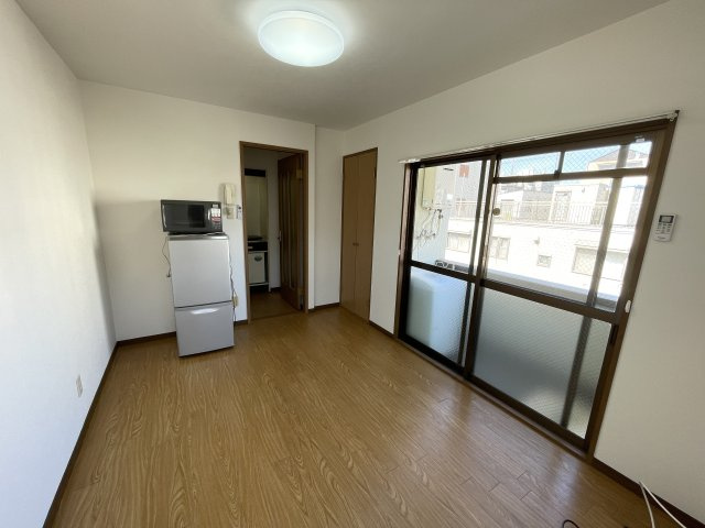 西宮市鳴尾町１丁目の賃貸マンションの居間・リビング