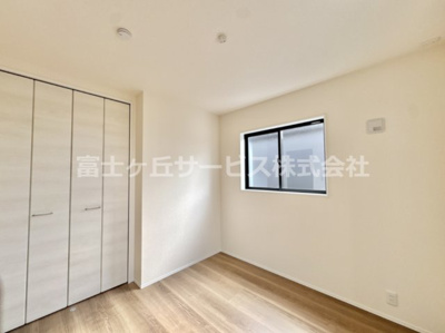 【洋室】 | 豊橋市東脇4丁目 新築一戸建て 2号棟 | 広々とした洋室です