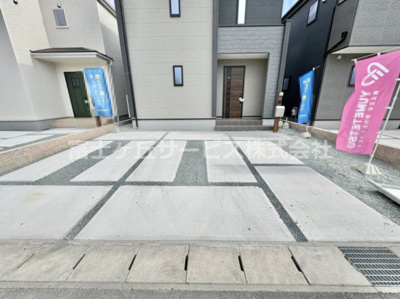 【駐車場】 | 豊橋市東脇4丁目 新築一戸建て 2号棟 | 駐車場に車を止められます